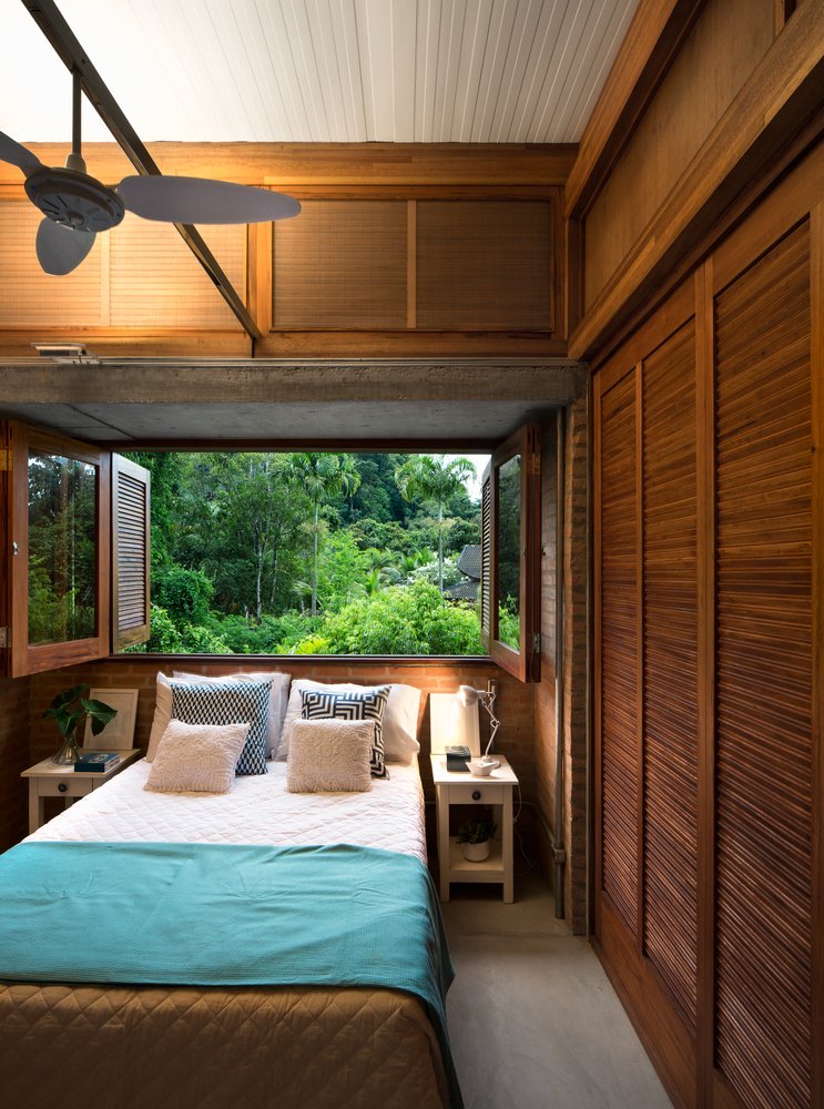 Từ các phòng ngủ có thể ngắm được cảnh quan rừng xanh thoáng mát