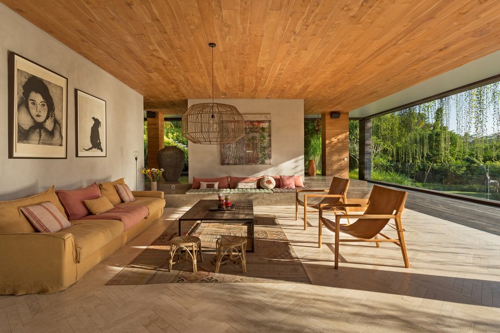 Bên trong nội thất được thiết kế theo kiến ​​trúc truyền thống của người Bali